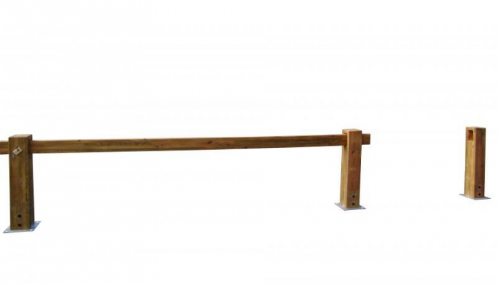 Barrière coulissante bois Bélinda sur platines avec 3 poteaux